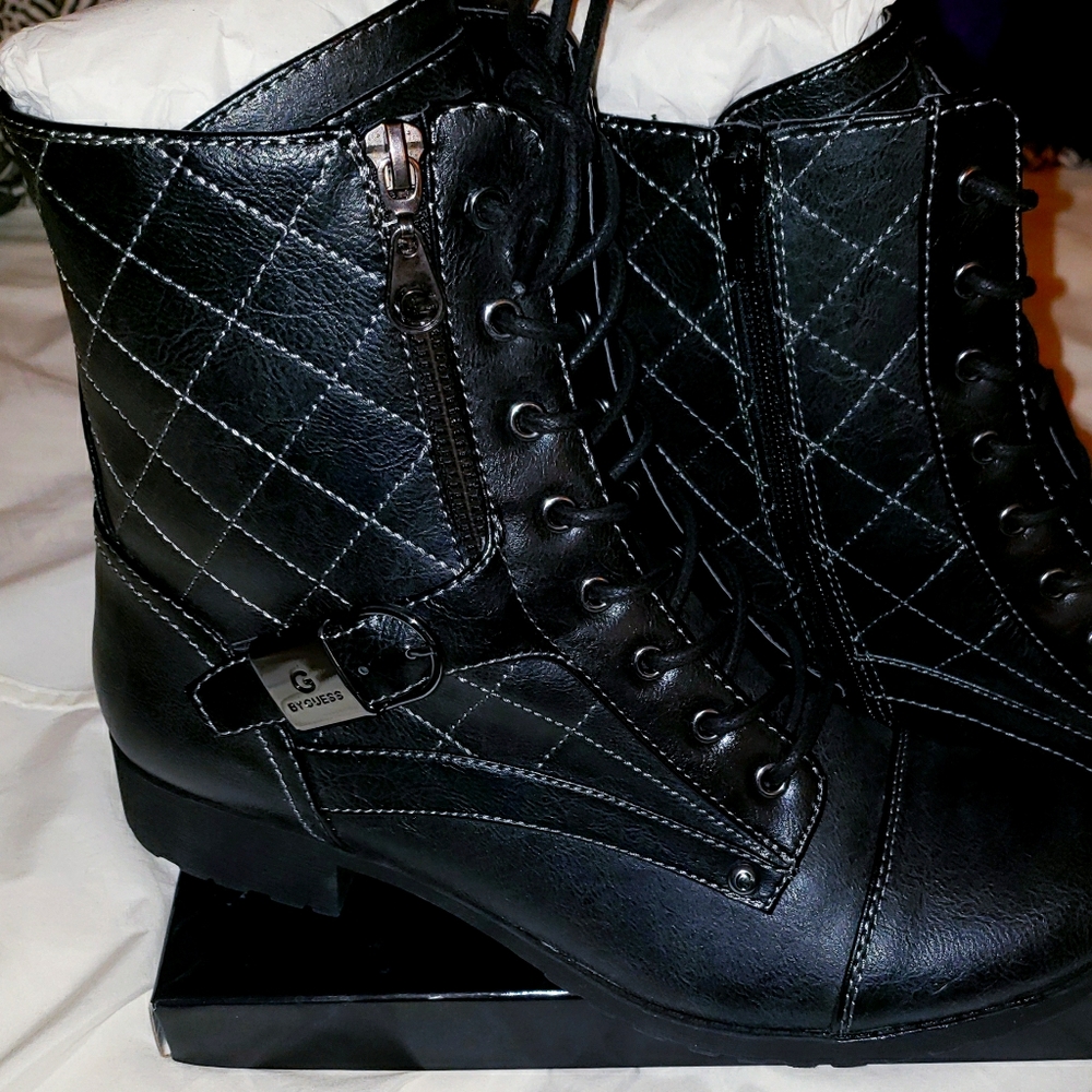Ankle Boots (zip on the inside)
